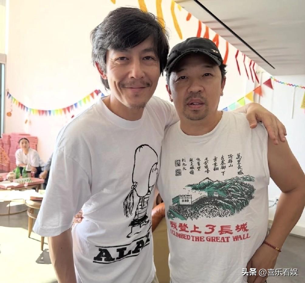 45岁陈冠希，近照曝光引发热议！

3月5日，陈冠希的几张近照曝光，在网上引发了