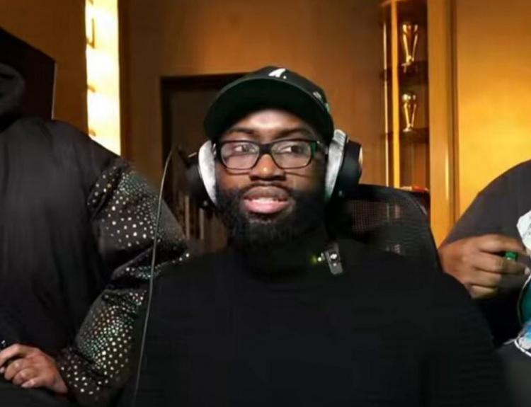 杰伦布朗感叹詹姆斯的42000分：

“在周日，我的职业生涯总得分超过了1200