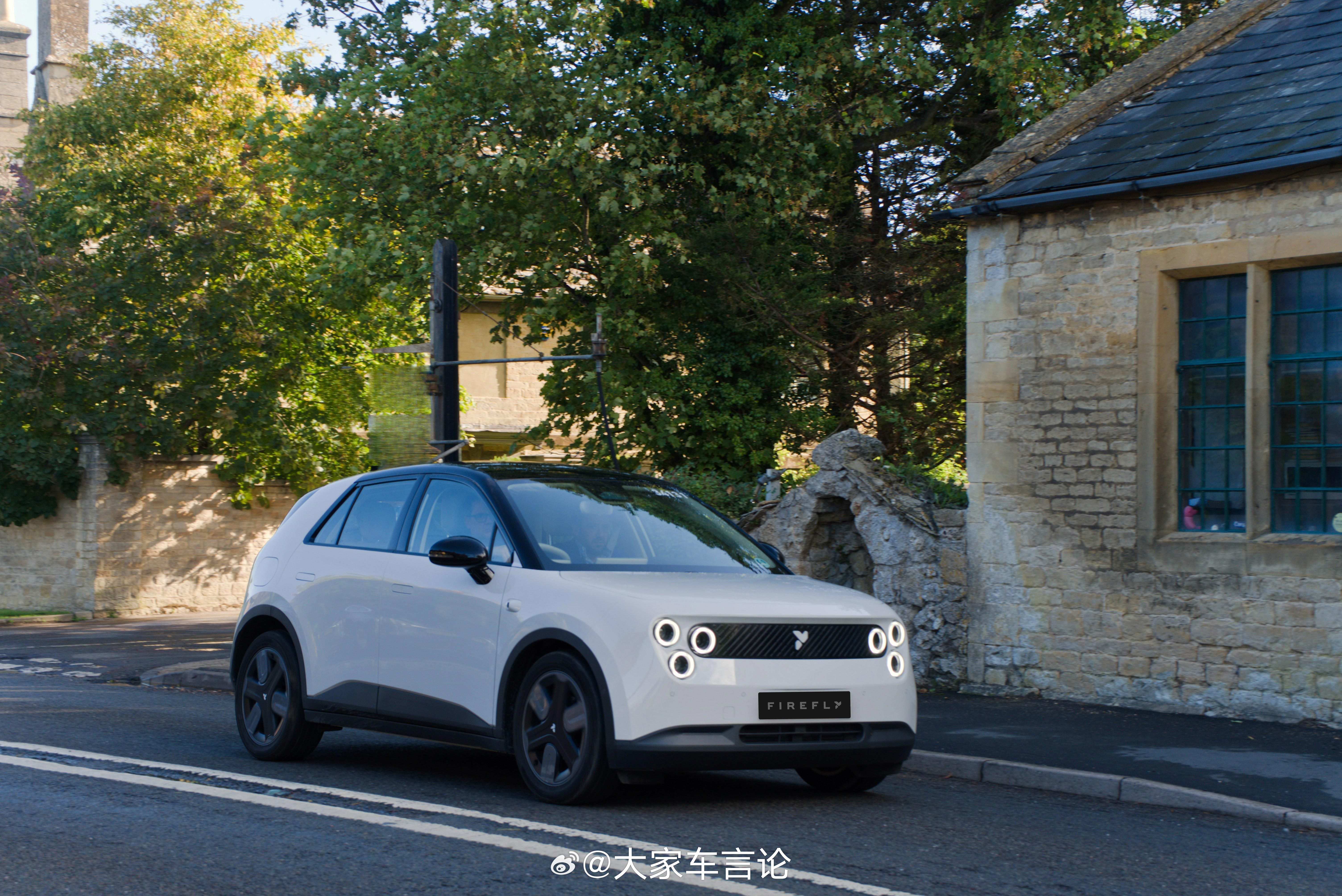 萤火虫右舵版本，首批将运往新加坡。作为全球车型的萤火虫目前已在荷兰、挪威、比利时