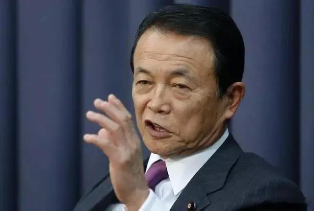 麻生太郎声称，日本以前有美国庇护，不用担忧来自中国和朝鲜的威胁。但现在美国不当世