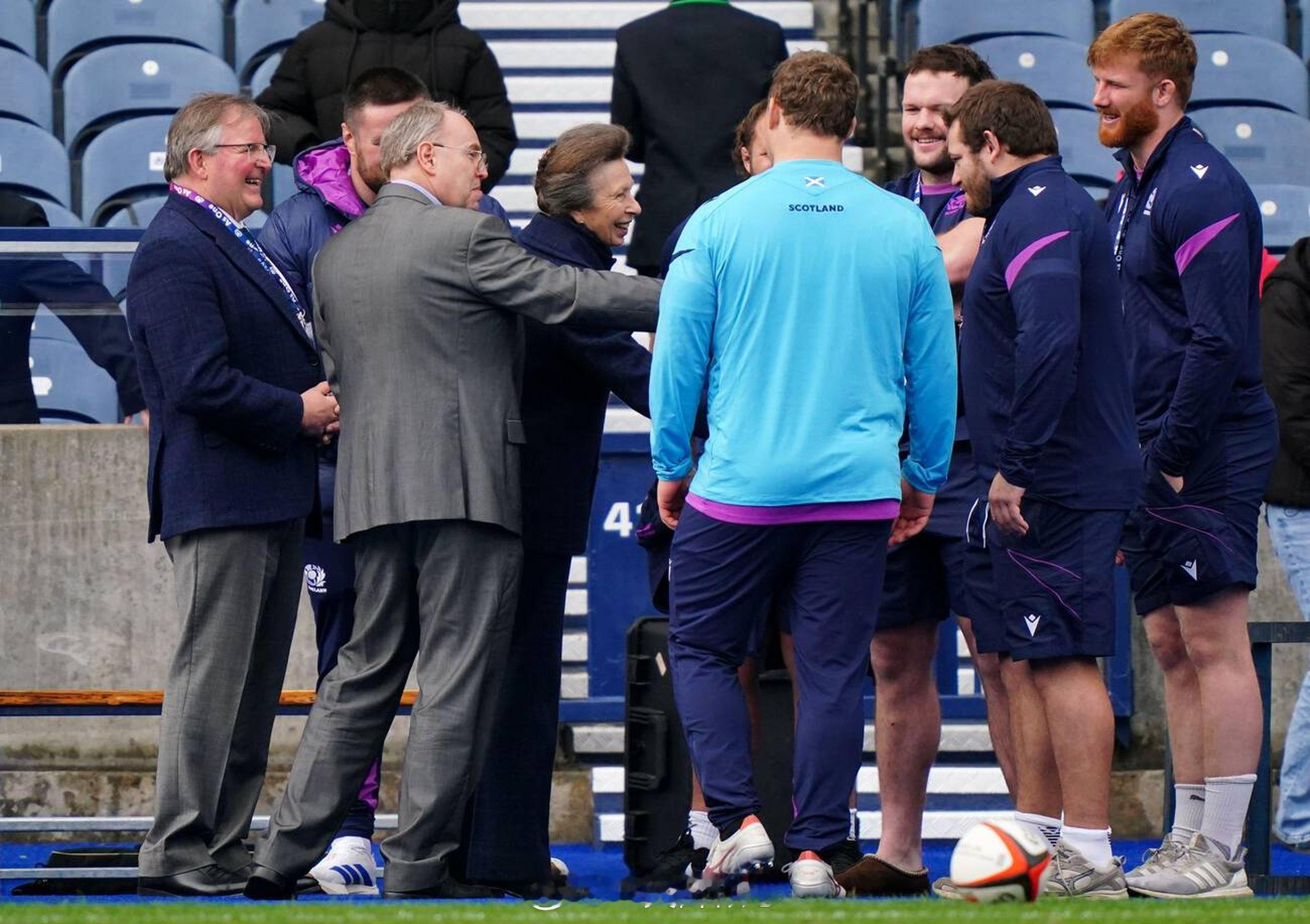 英国王室[超话]  今天安妮长公主在苏格兰爱丁堡的Murrayfield体育馆观