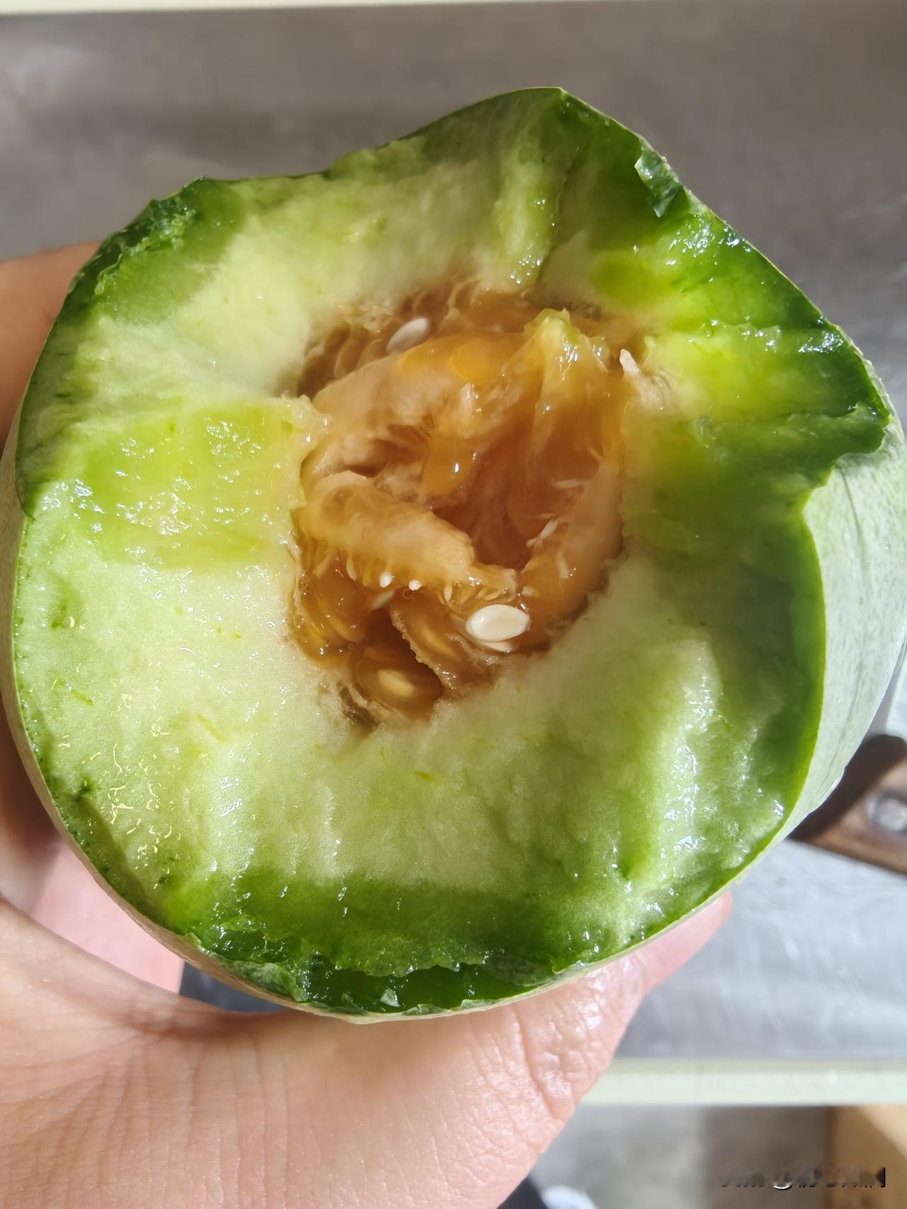这一年，不算轰轰烈烈，却足够让我沉淀成长。
 
人到中年，终于慢慢读懂了生活。从
