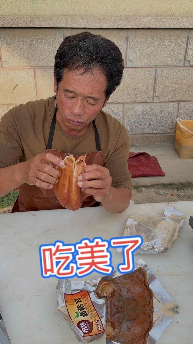 见过心理素质强大的，但像老孟这种把“抗压能力”发挥到极致的，在整个直播圈估计也找