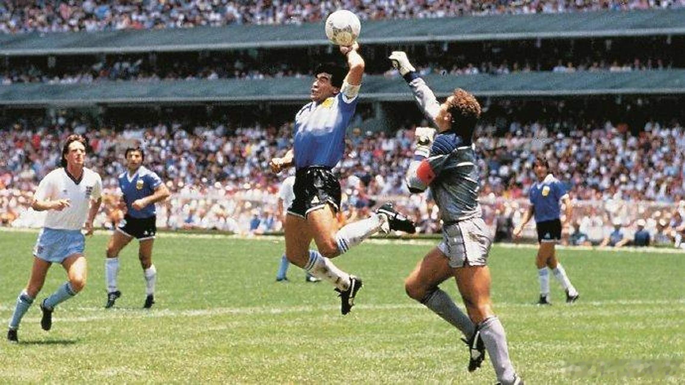 马拉多纳上帝之手！1986年6月22日，墨西哥世界杯1/4决赛，阿根廷在墨西哥城