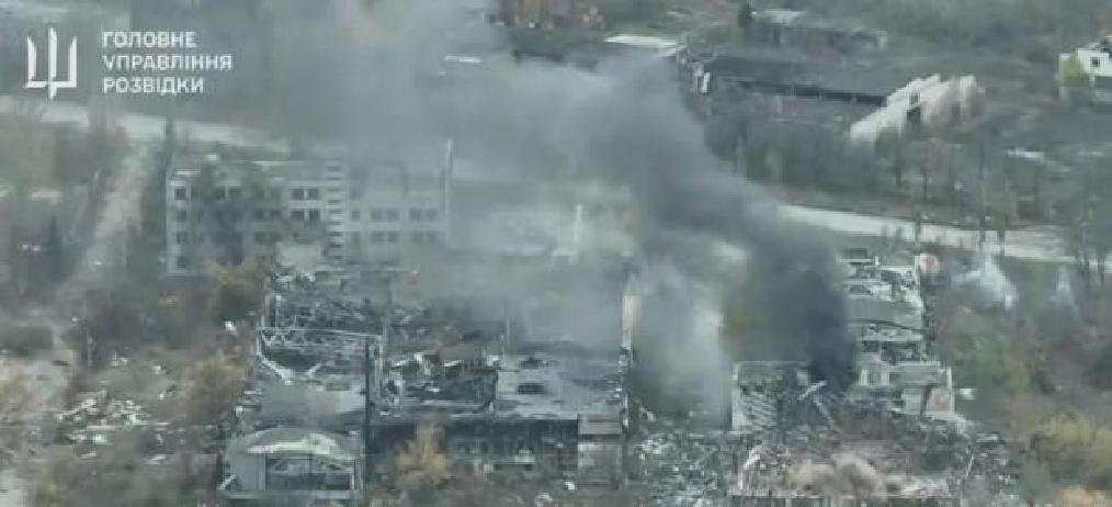 快讯！快讯！。
 
乌克兰总统泽连斯基突然宣布了，他当天前往波克罗夫斯克附近及周