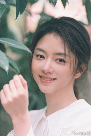 谭松韵新剧唱歌唱得坏谁懂啊！方婉之唱歌也太好笑了，诗朗诵式《甜蜜蜜》直接把人笑喷