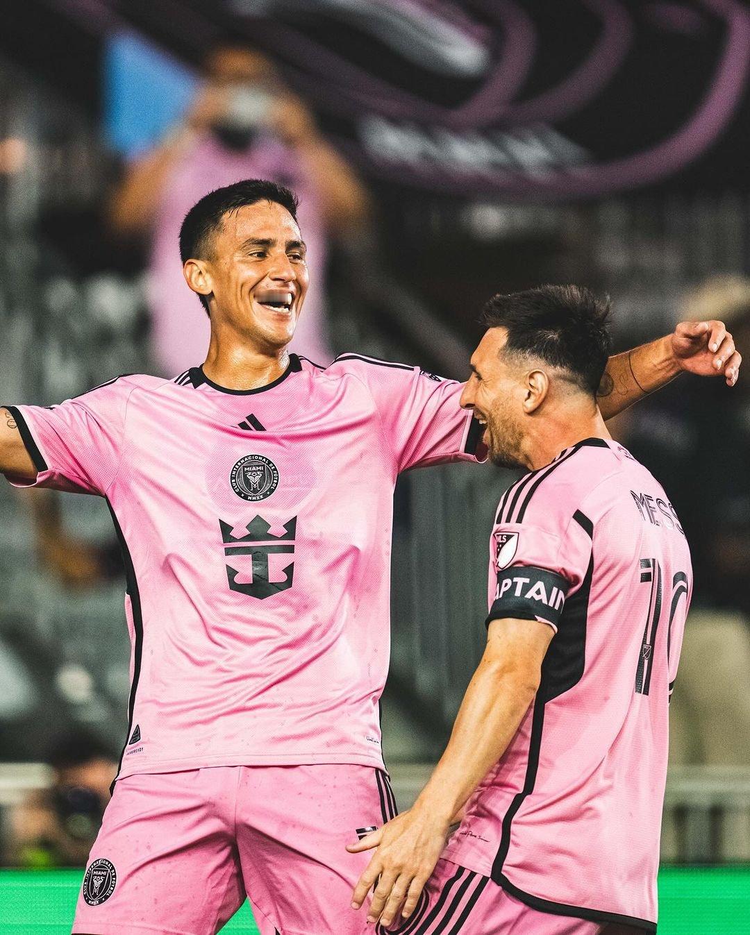 梅开二度的罗哈斯赛后接受采访🎙️：“我很感激生活，因为我和梅西一起活在这一刻，