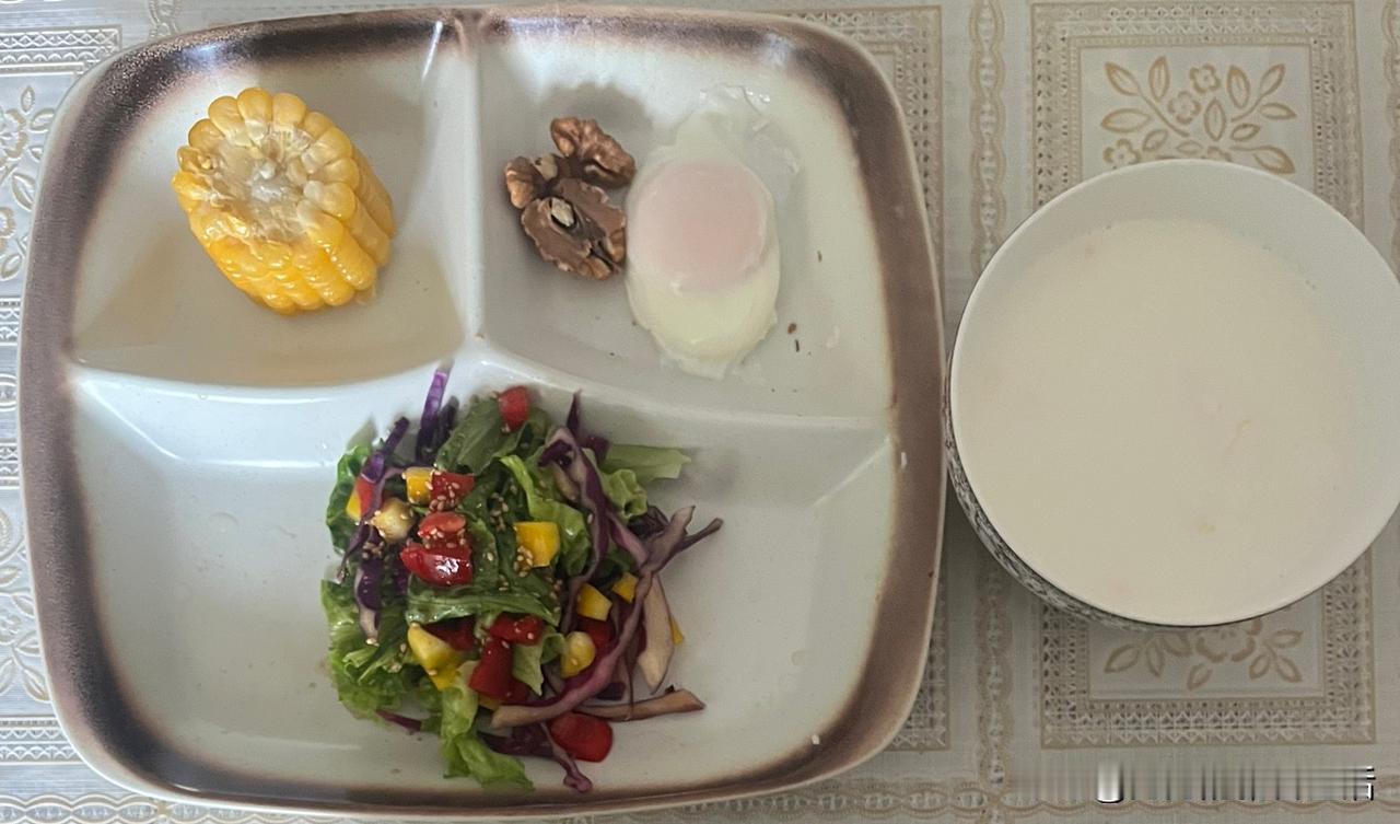 今天是减脂控糖第三十一天，共减去七斤，坚持营养均衡饮食原则，八分饱，改变进食顺序