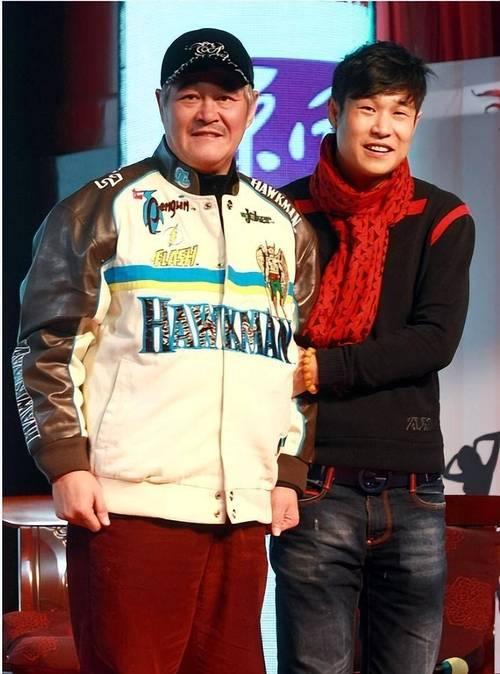 2009年，小沈阳春晚凭借小品《不差钱》爆火，商演、广告不断，加上影视剧片约，一