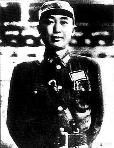1949年，国民党撤往台湾前，派人找到了戴安澜的遗孀王荷馨，对她说：“去台湾吧，