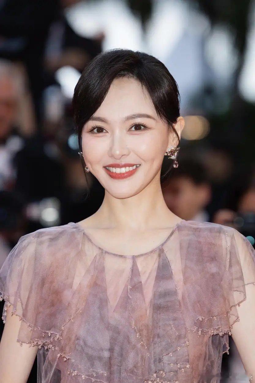 唐嫣罗晋已经离婚的消息登上了热搜，但实际上两人并没有官宣，并且双方工作室均已经否