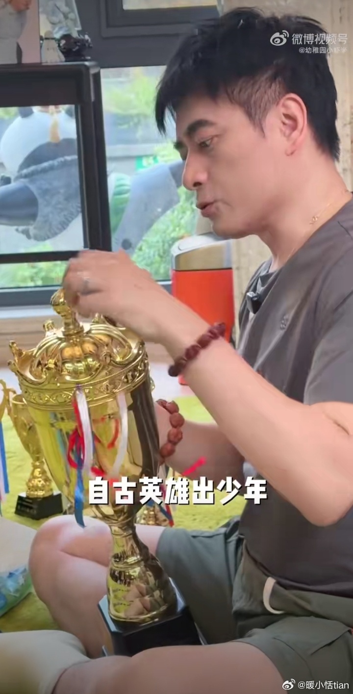 陈龙儿子拿了19个冠军太厉害了，19个高尔夫冠军 
