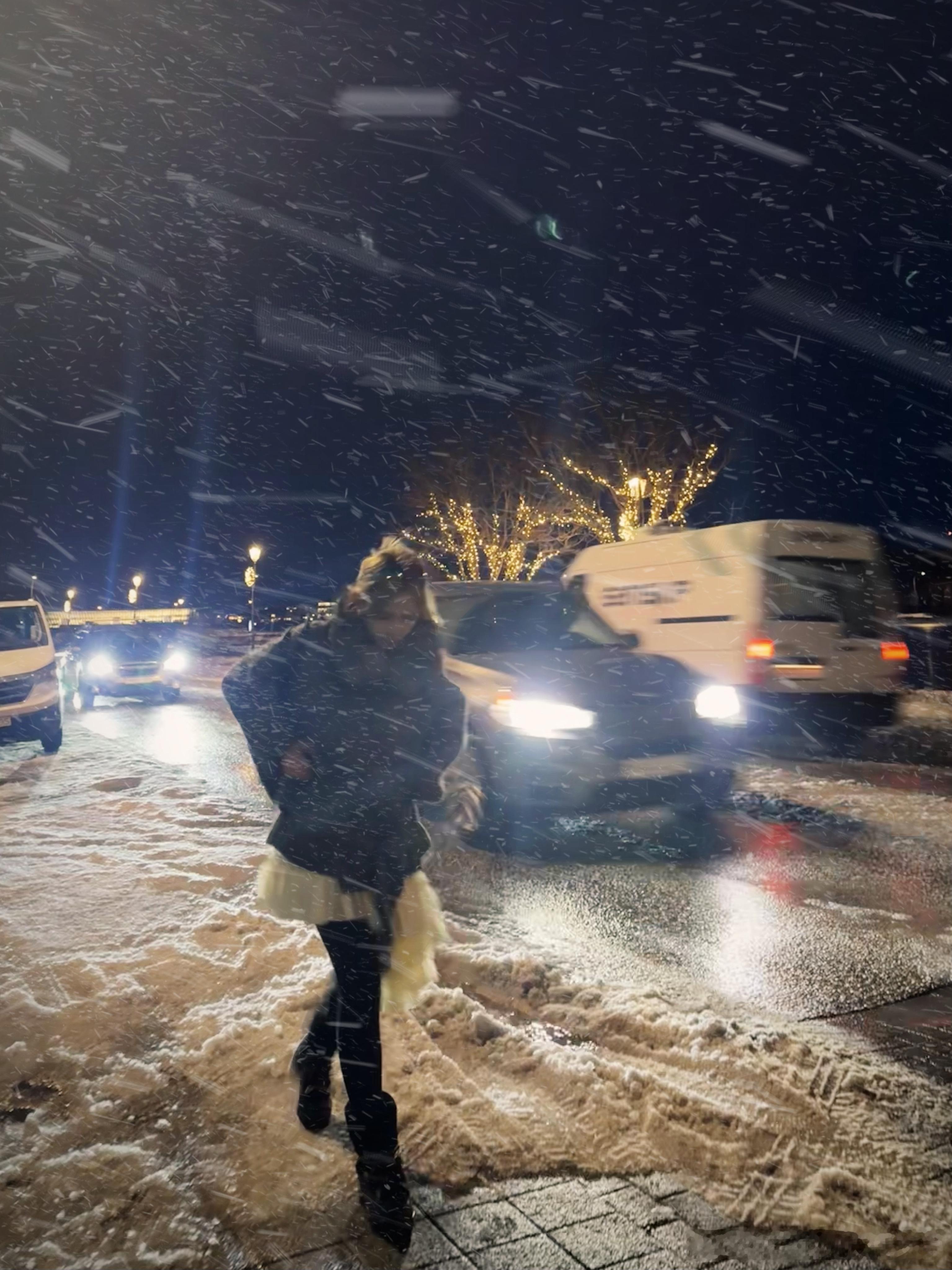 我想 当你彻底读懂我的隐喻之后 我已经独自走很远的路了 