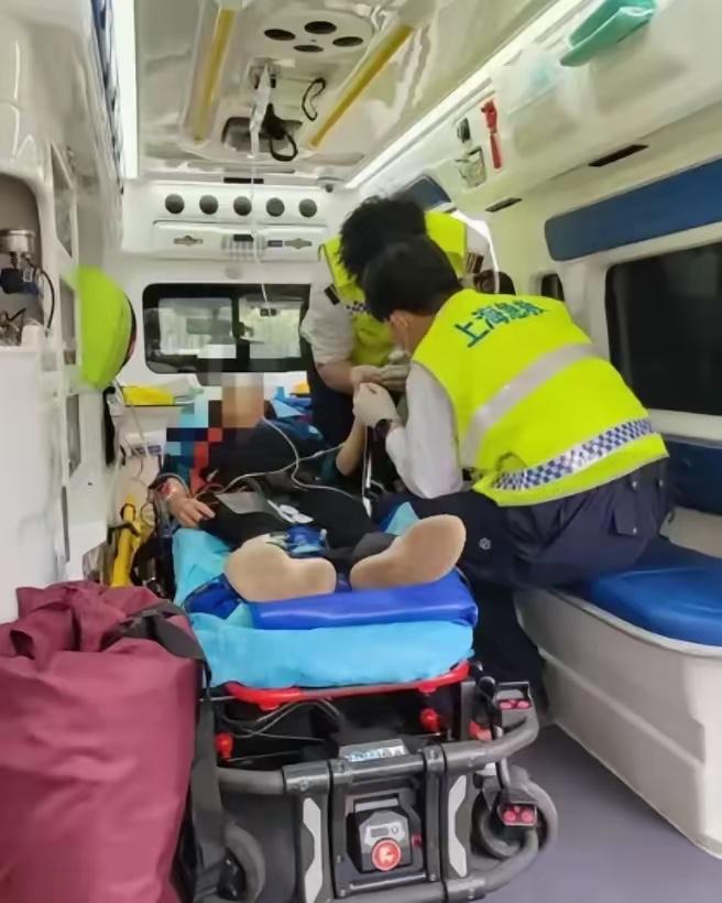 “作孽！”上海，一78岁大妈想把141.01平房子挂中介卖掉，再买套小的，手里还