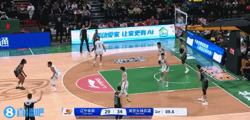 压哨助攻？今晚CBA常规赛辽宁对阵同曦男篮首节结束前发生尴尬一幕：该节结束前，辽