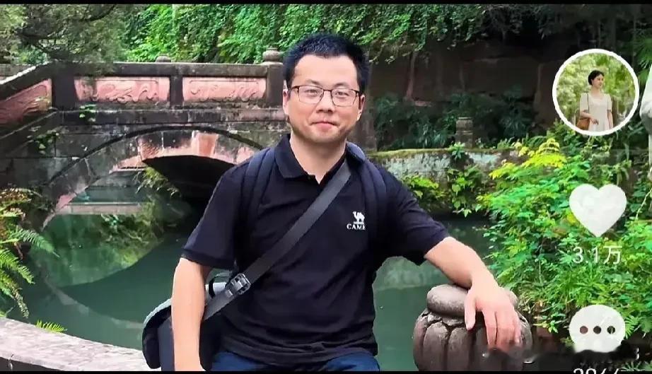 千万网红相宜，她的谈吐大方博学，并且很敏感，感情细腻。很多网友喜欢的，但是很多网