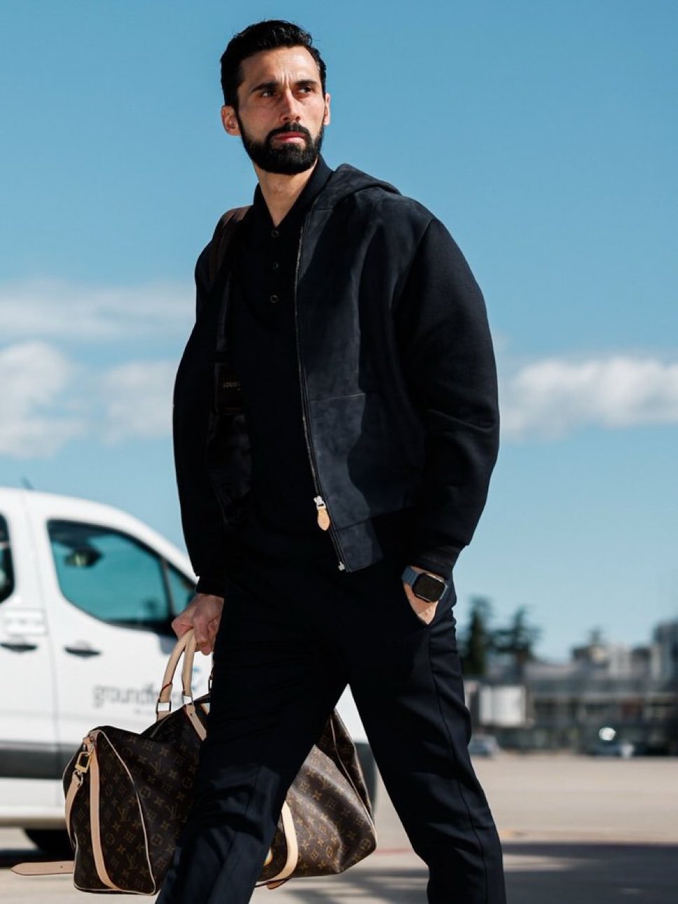 阿韦罗亚是皇马历史上第一位赢得欧冠淘汰赛前四场比赛的主教练。✅ 1-0 vs本菲