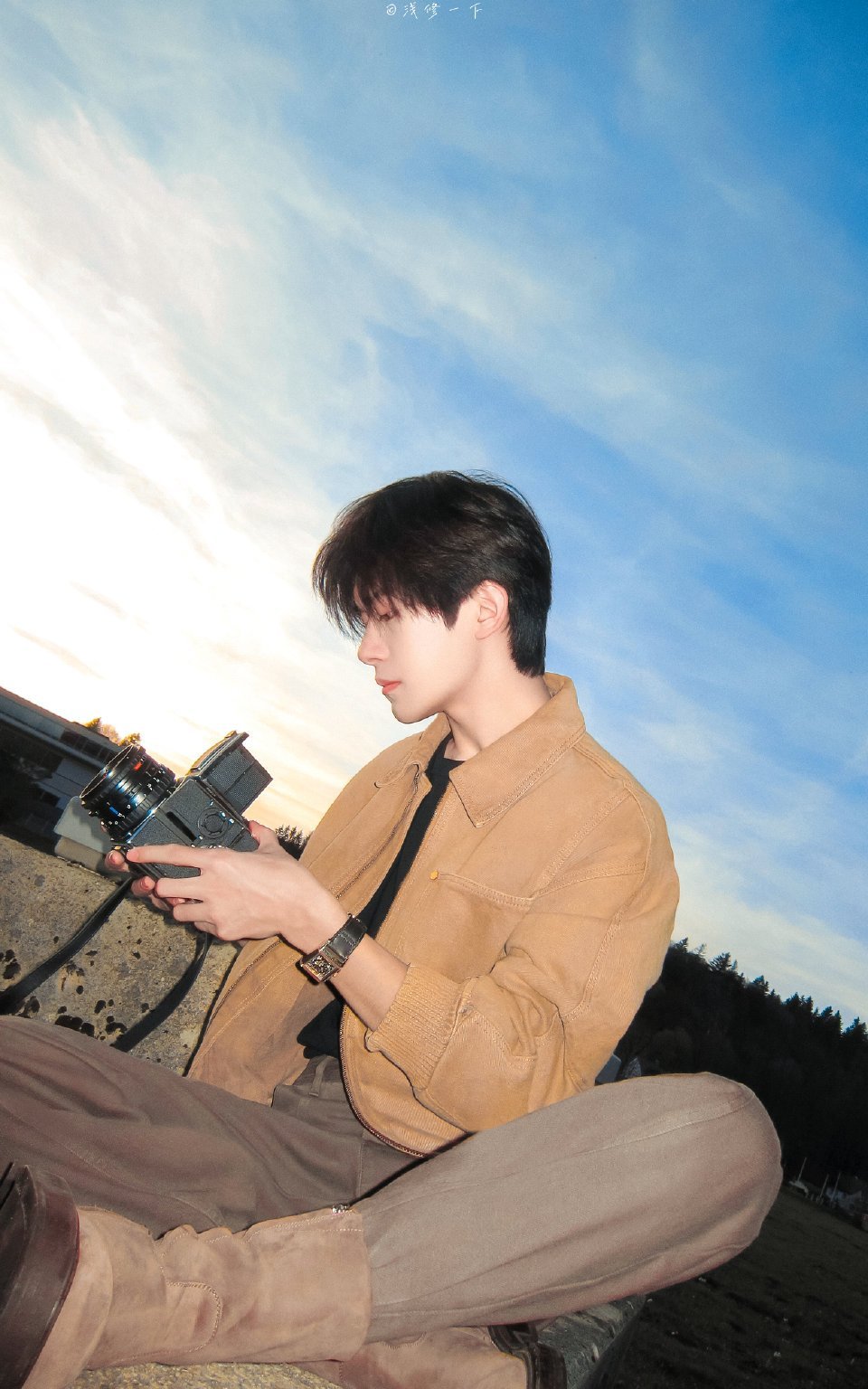 #易烊千玺[超话]#比海更深的情话大概就是我的每个草稿纸上都有你的名字𝒟ℯℯ?