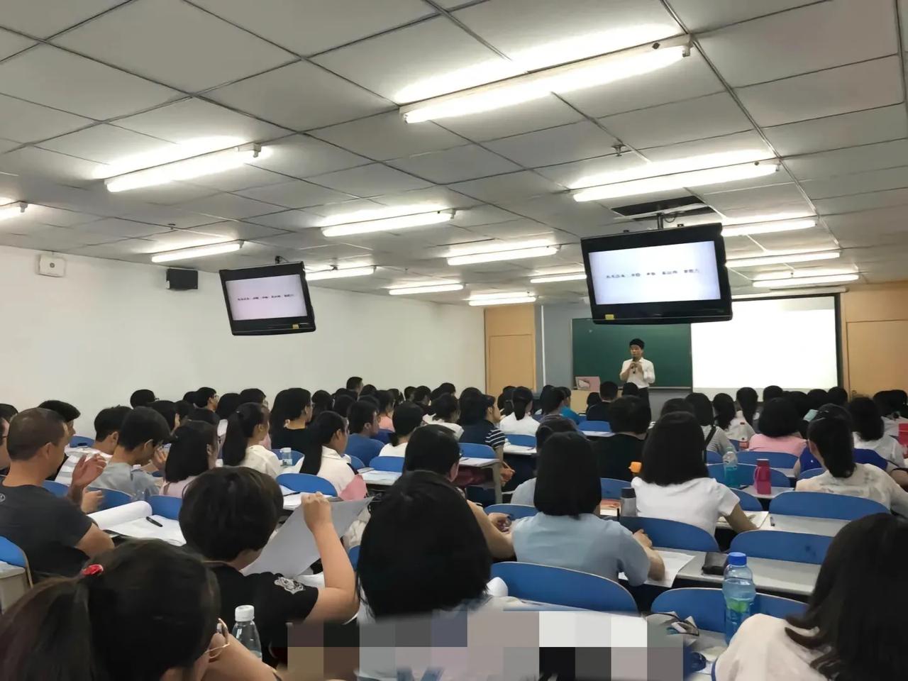 记者问董宇辉：