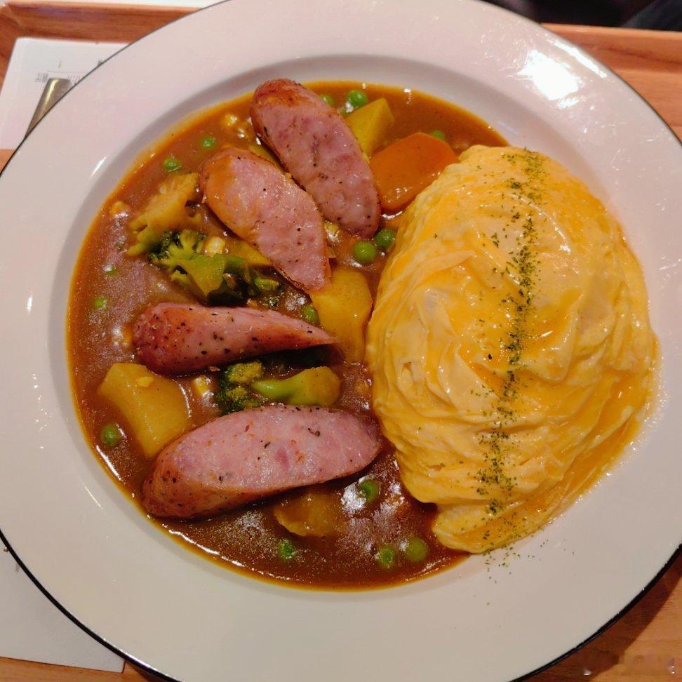 池奈家除了蛋包饭，别的真不好吃[淡淡的]特别是图三那个乌冬面🍜吃完一口不想再吃