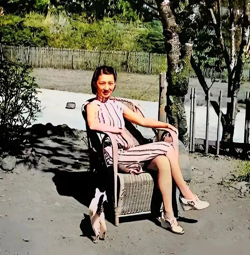 带大家看看这是赵四小姐最清晰的一张照片，这张照片拍摄于1955年4月，拍摄地点是