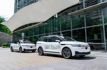 百度李彦宏：萝卜快跑累计服务次数超1700万，全球第一。
据说萝卜快跑这两年在武