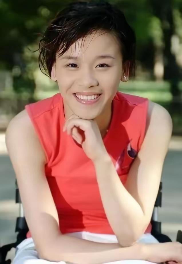 桑兰瘫痪后拿到了1000万美金的赔偿。就在这个时候，照顾了桑兰9年的男友黄健，突