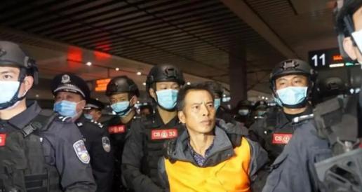 他是中国司法历史上潜逃时间最长的犯人，从1982年越狱逃跑至2024年被抓获，整