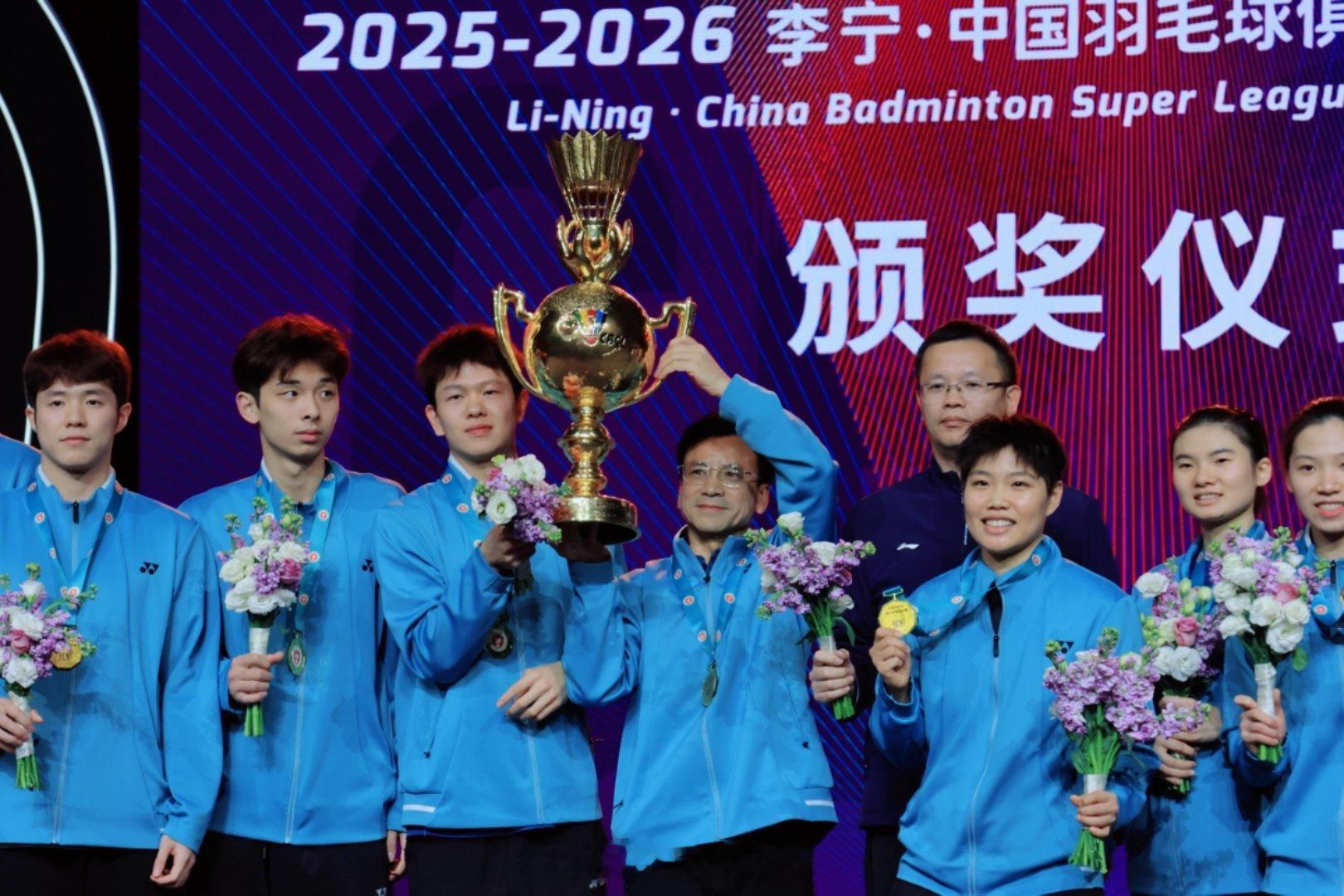 冠军时刻，总有独特的摆拍和自拍方式羽超联赛