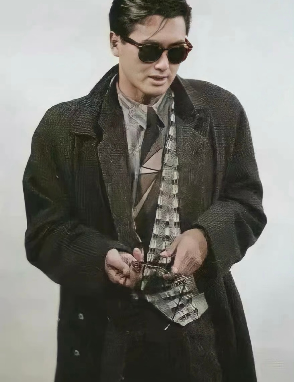 周润发我宁愿死在片场周润发，1955年生于香港，国家一级演员，三届金像影帝，塑造