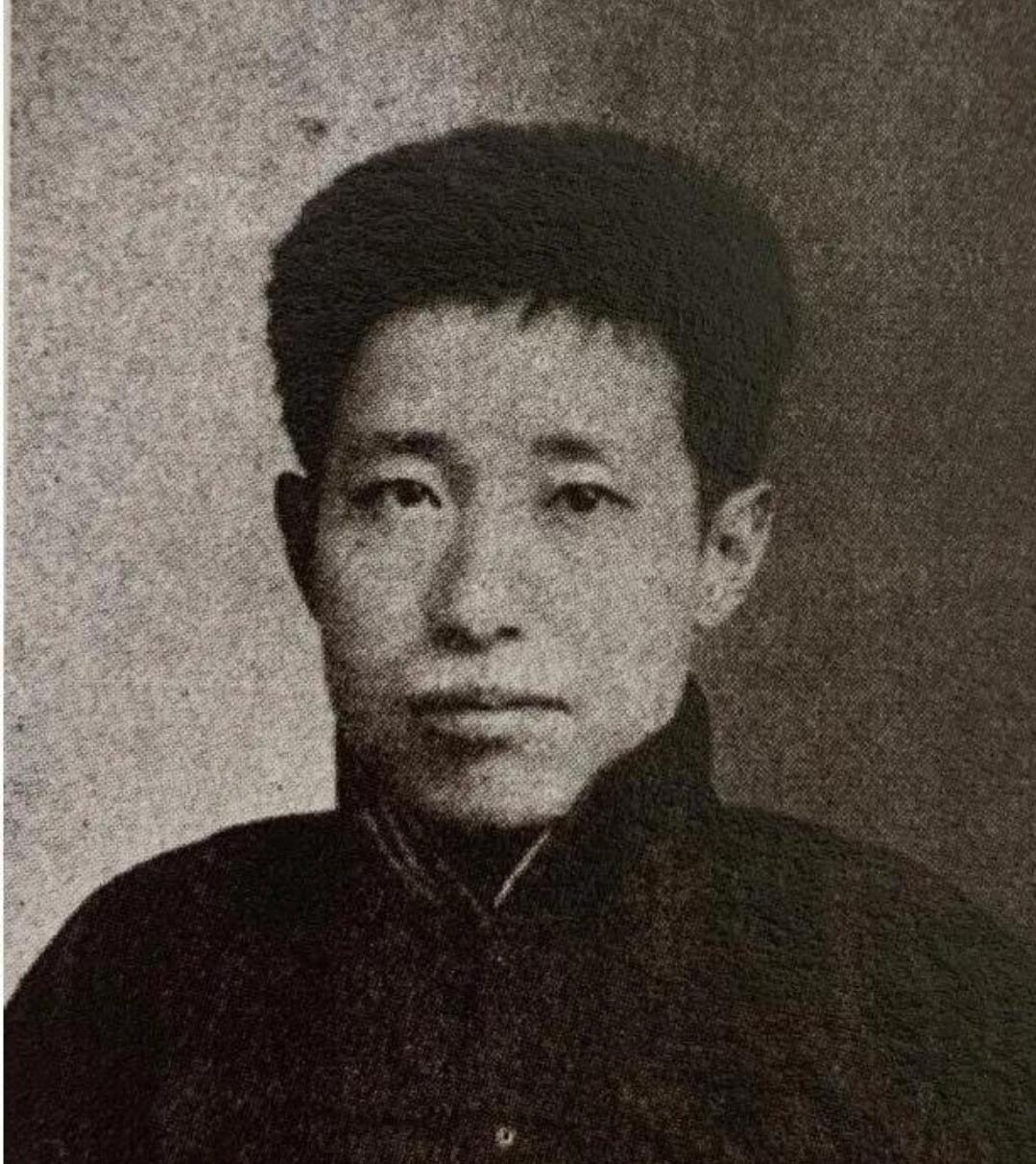 弃医从戎的铁血团长！带伤血战立功，为掩护战友壮烈殉国
 
陈子斌（1899—19