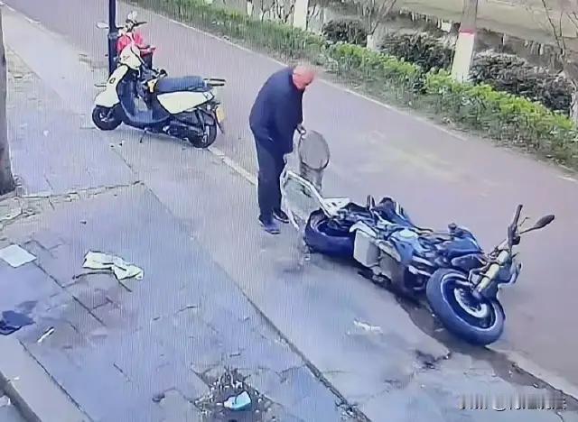 30元废铁与3万元机车之间，隔着一道叫“物权敬畏”的窄门

“卖废铁30元，却糟