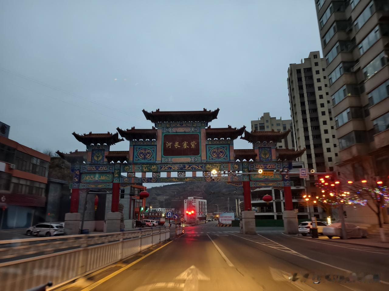 春日生活打卡季 天刚亮了一点点，山西偏关猫姐一家人就选择了早早出发了，目的地——