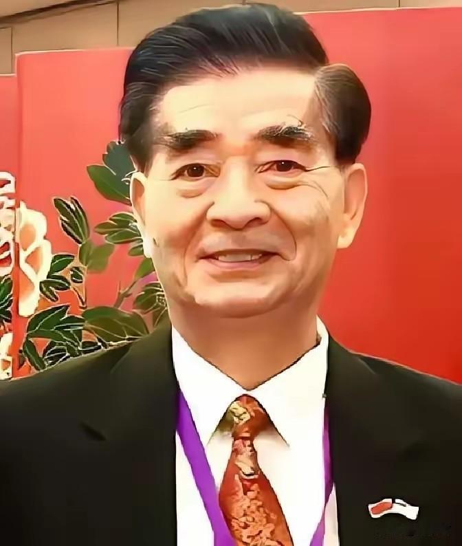 看似热心慈善的善人，竟是潜伏34年的美国间谍头子
 
你敢信吗？一个被美国安插在