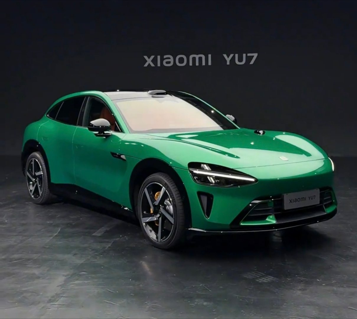 小米汽车yu7颜色 这个绿色好好看啊……绿色果然是最好看的小米汽车 ​​​