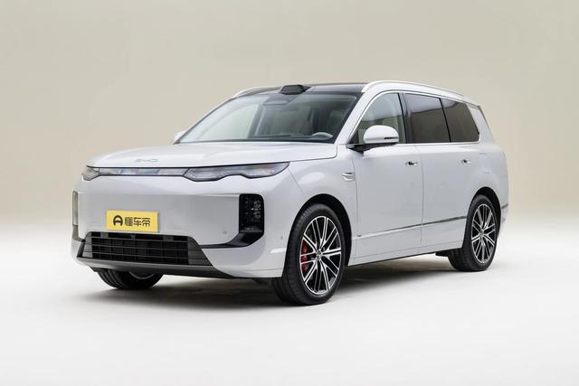 9 月 2 日下午，比亚迪海狮 08 正式上市，新车定位于中大型 SUV，车身长