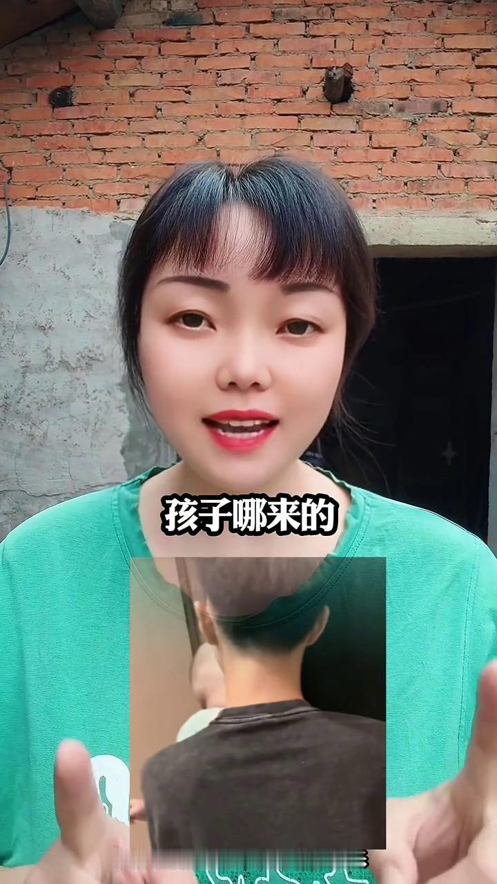 上海一个大三男生直接抱一对双胞胎回家，爸妈当场崩溃傻眼。
上海一个大三男生直接抱