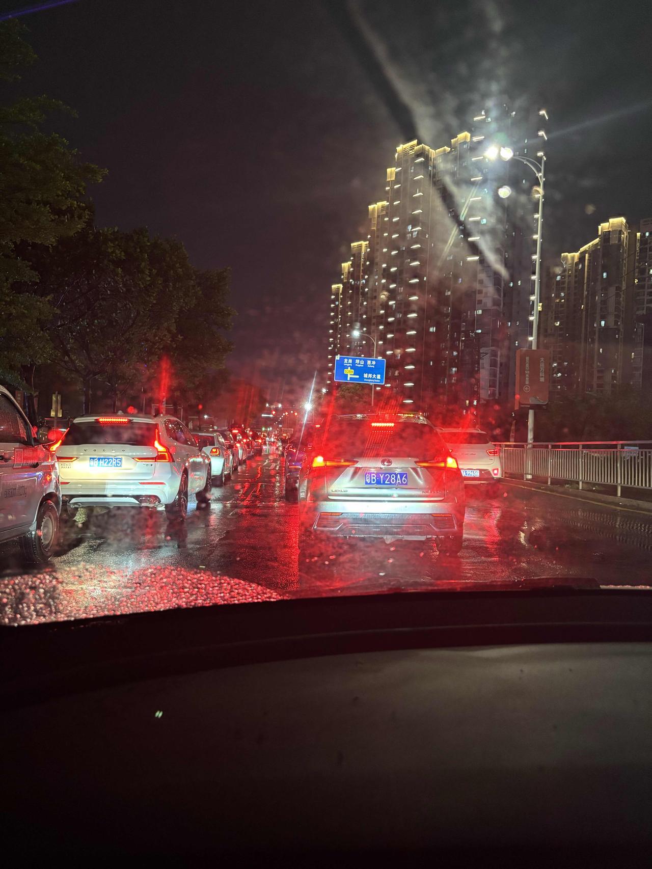 年纪大了才知道，在当今社会，有些东西你是无能为力的。

记得刚大学毕业的时候，很
