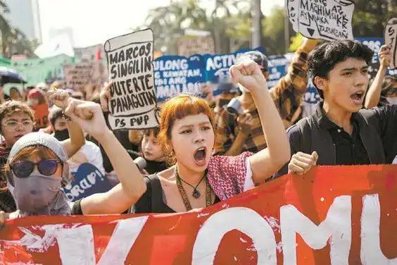 七国军演闯南海，菲律宾民众怒掀抗议潮！勿忘日军二战血债，解放军硬核反制


美日