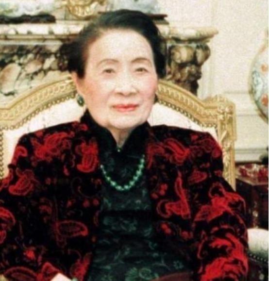 蒋介石私生活有多混乱？贴身秘书晚年才敢说破，宋美龄的做法绝了。蒋介石天性风流，虽