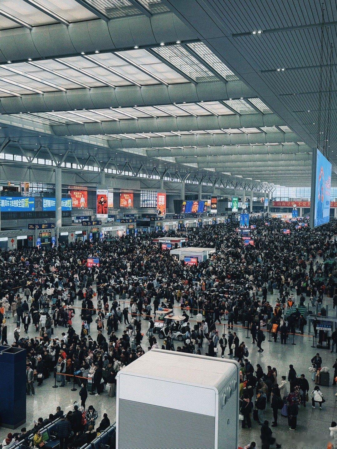 密密麻麻的虹桥火车站 上海·上海虹桥站