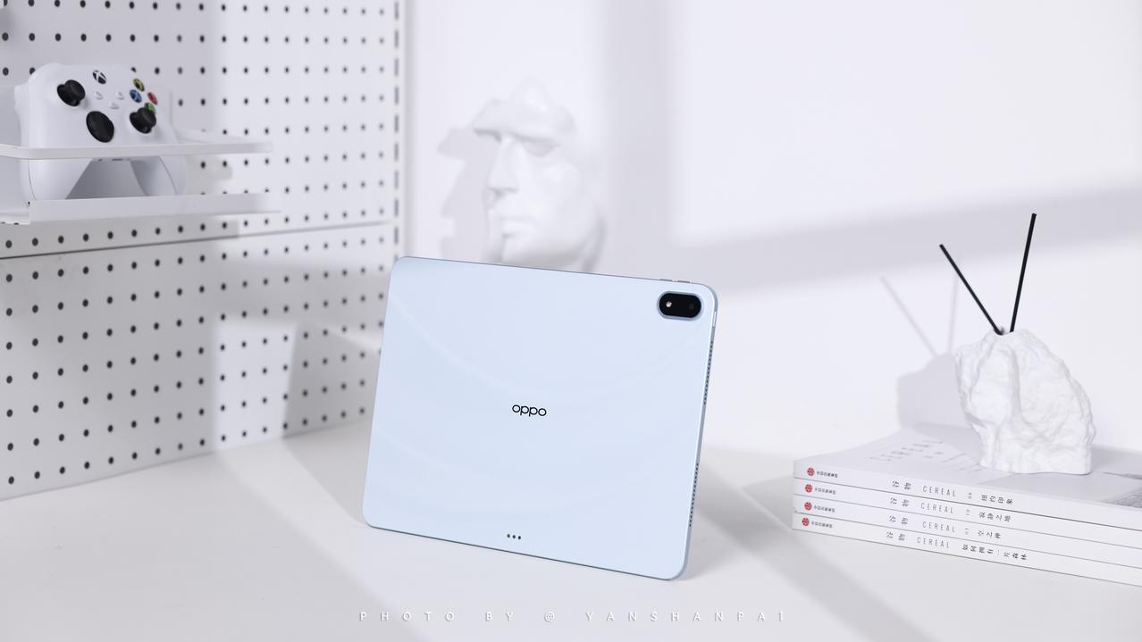分享一组我们的OPPO Pad 6柔光版实拍图赏。
首先不得不承认的是，OPPO