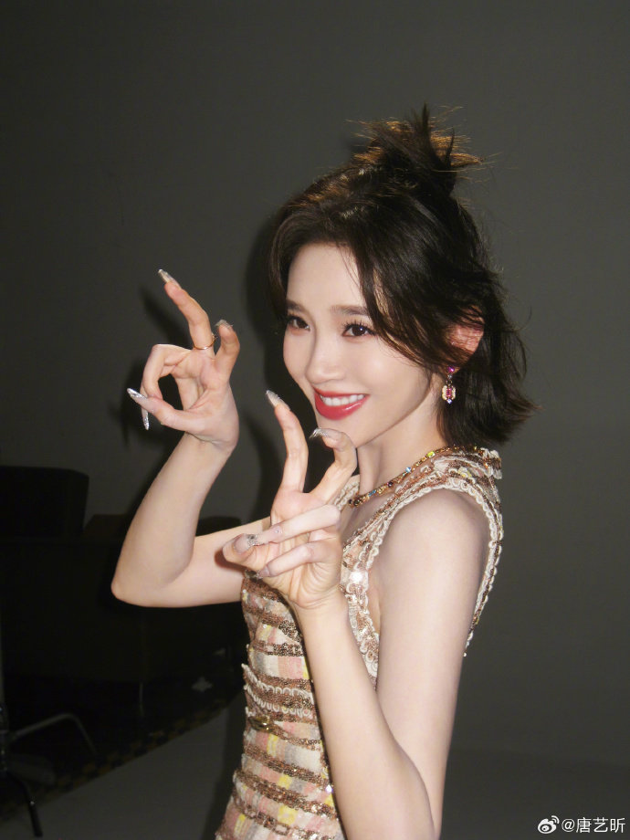 唐艺昕乘风2026状态唐艺昕的状态  身材管理真的太绝了！这自律程度我辈楷模🏅