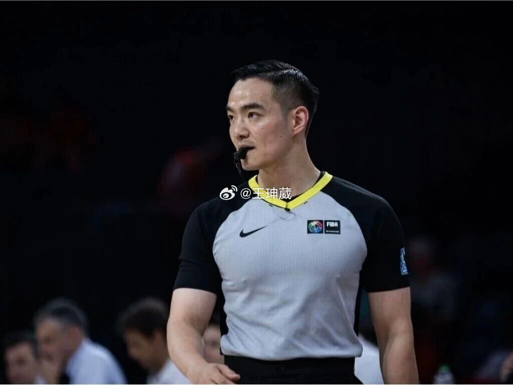 在国际篮联日前公布的2026年女篮世界杯裁判长名单，中国裁判高昳杰、孙健成功入选