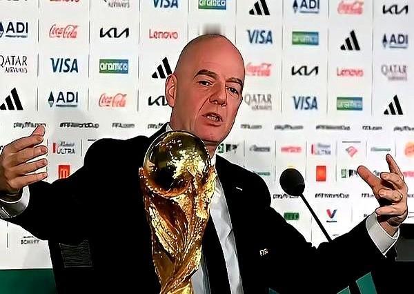 裁判送上大礼，姆巴佩却一脚踢飞了。

赛前，法国球迷都炸了。FIFA派了个阿根廷