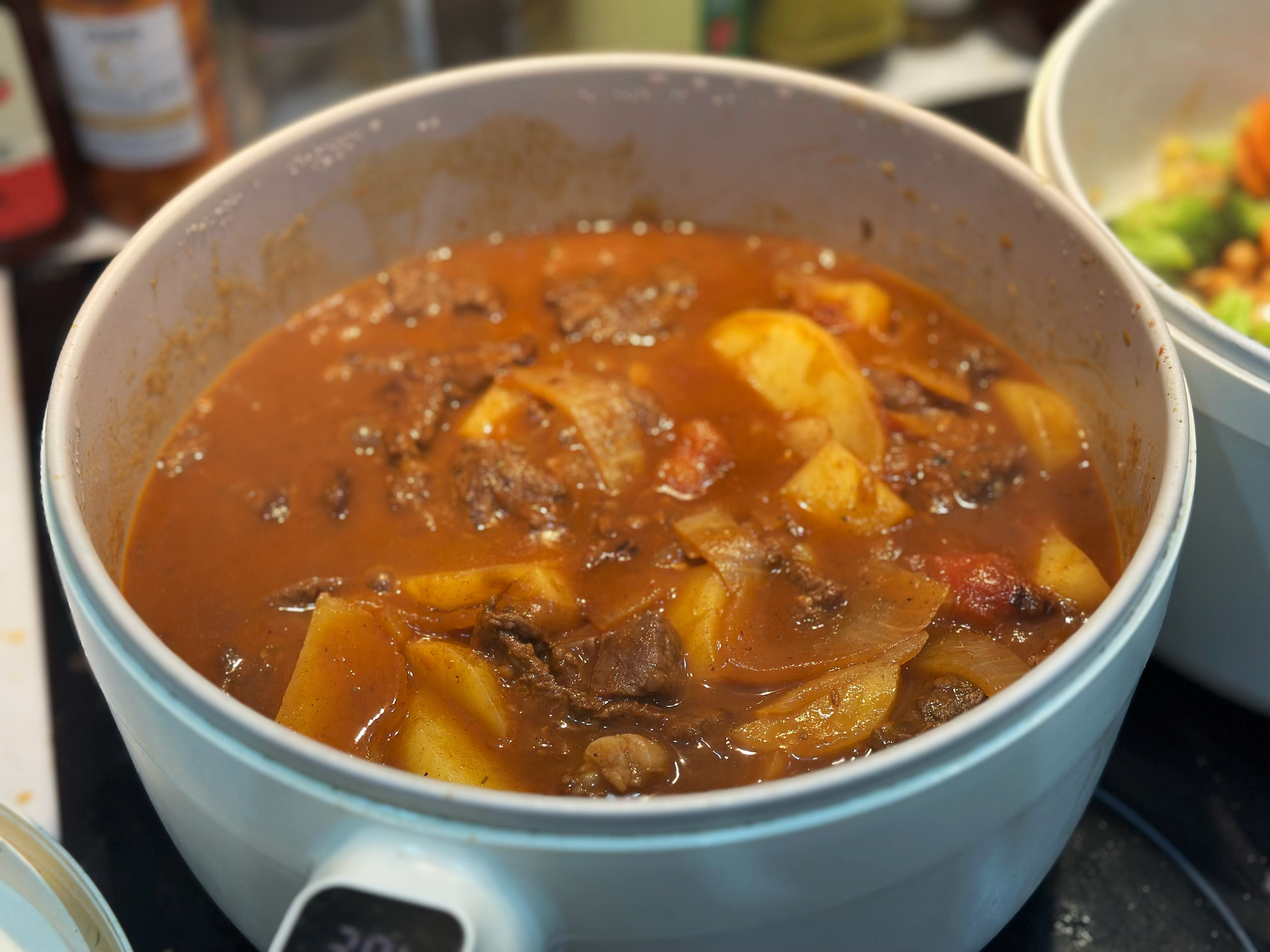 在做牛肉炖菜这方面，Minnie排第一，皮尔迅排第二，老陈我可以屈居第三，and