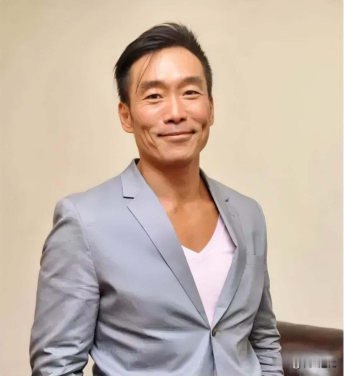 处世高人直言：

“婚姻里，选错伴侣，毁一生。一个好的伴侣，是彼此成就；一个坏的