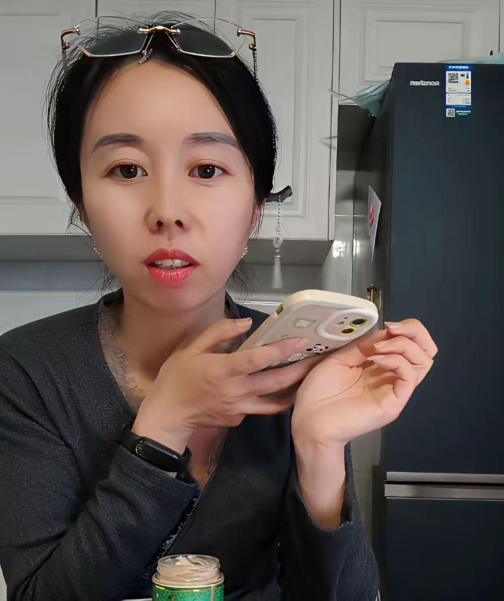 不是熊媳妇不爱老杜财产，只是现在才看清，以前说的财产只是给她画的饼，田媳妇手拿住
