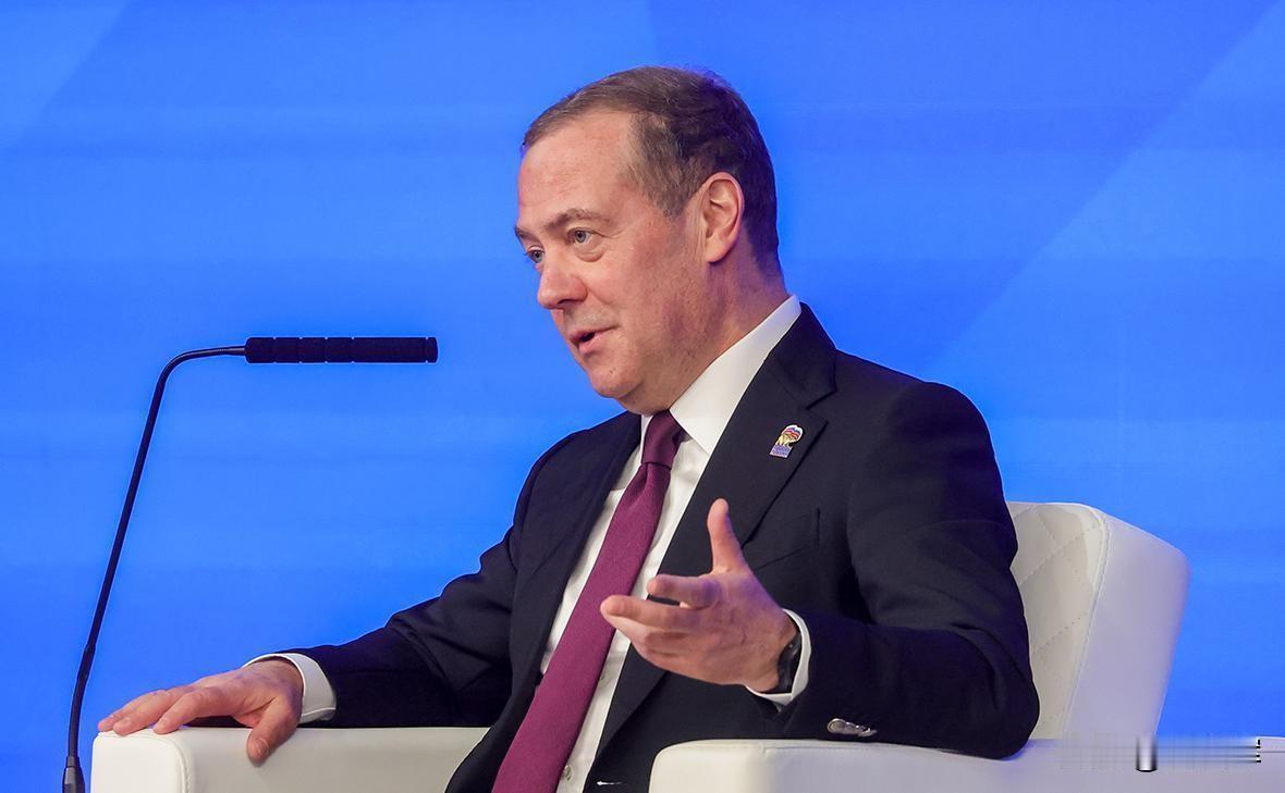 【梅德韦杰夫：袭击普京官邸本可招致俄方核反击】

俄联邦安全会议副主席梅德韦杰夫