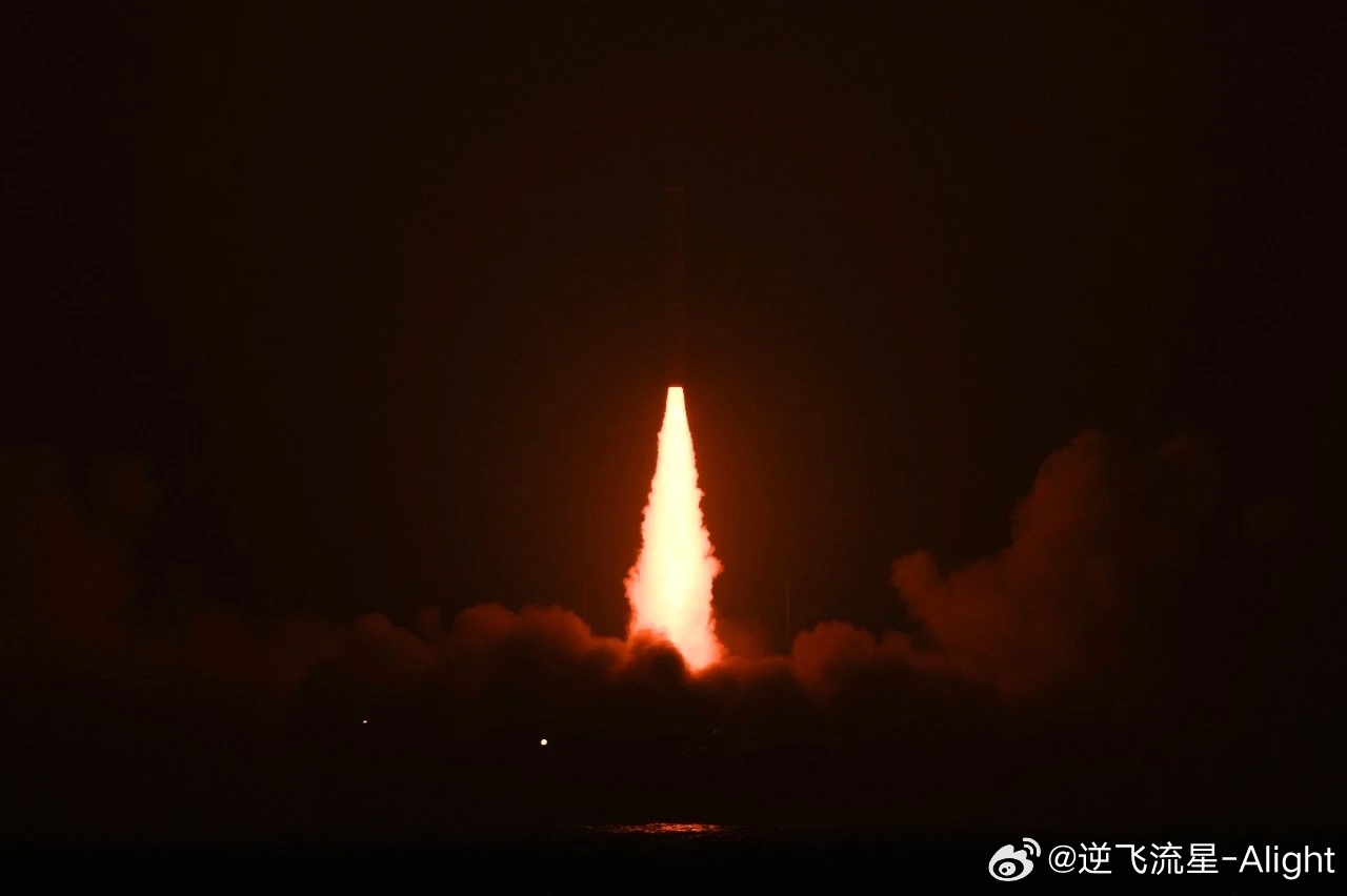 凌晨4时10分，2026民商航天开门红，星河动力在日照海域顺利实施谷神星一号海遥